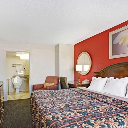 Days Inn By Wyndham Norfolk Military Circle Exteriör bild