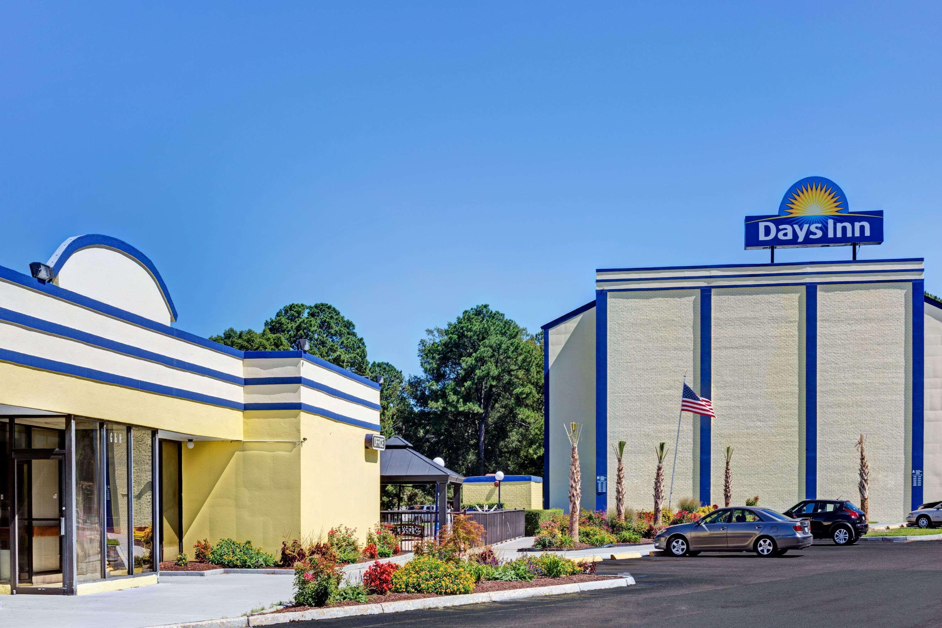 Days Inn By Wyndham Norfolk Military Circle Exteriör bild