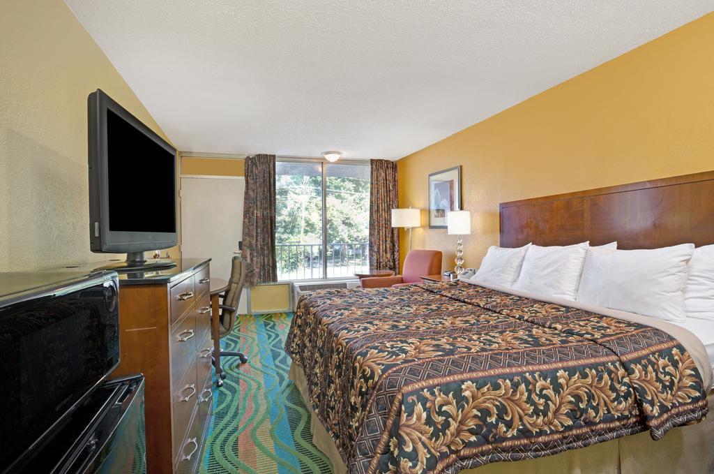 Days Inn By Wyndham Norfolk Military Circle Exteriör bild