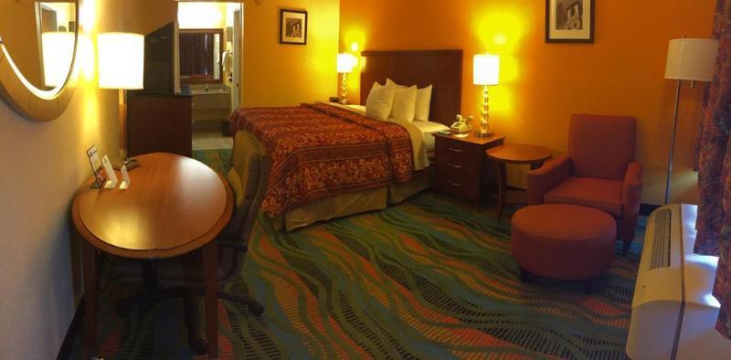 Days Inn By Wyndham Norfolk Military Circle Exteriör bild